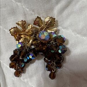 Stunning grape leaf brooch
